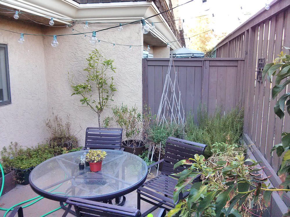 A before and after patio makeover using Decorist, an online interior design service. All decor by Lowes Home Improvement. 