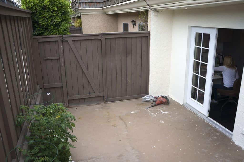 A before and after patio makeover using Decorist, an online interior design service. All decor by Lowes Home Improvement. 