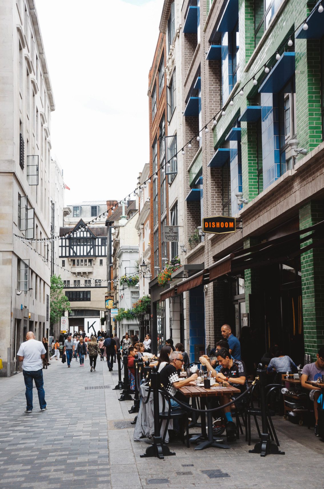 A non touristy guide to London including the best places to eat, shop, and get cultured. 