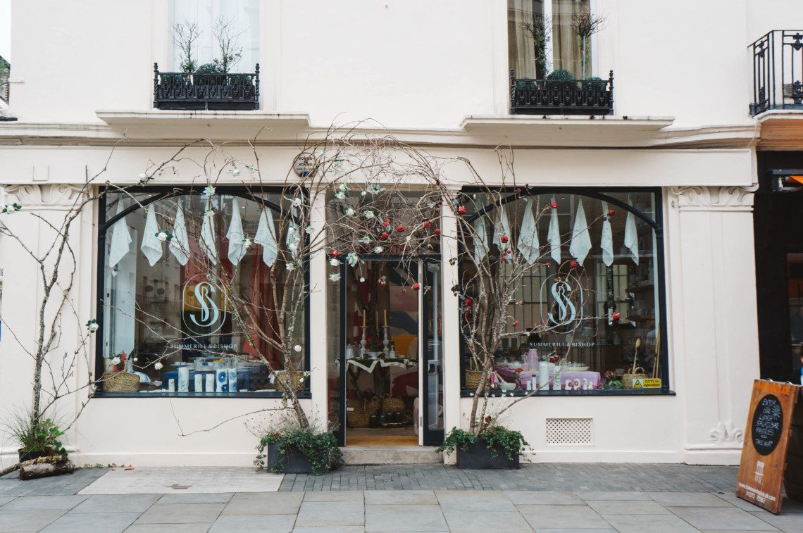 A non touristy guide to London including the best places to eat, shop, and get cultured. 